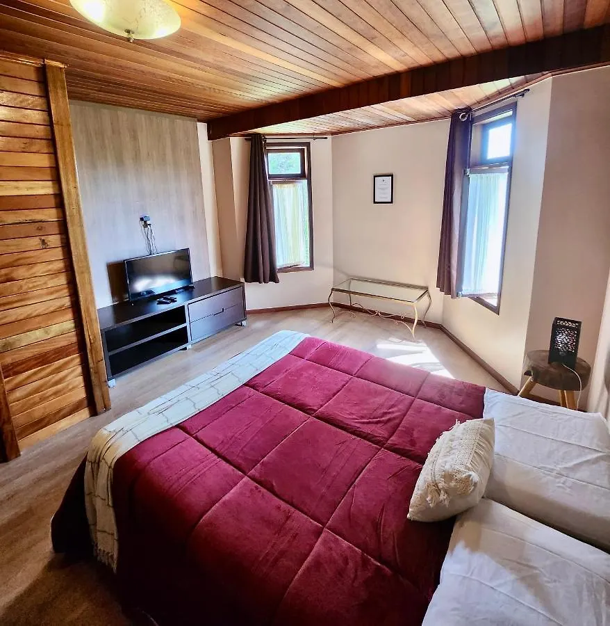 Hotel Pousada Bliss House - Opcoes De Suites Com Hidromassagem Campos do Jordão