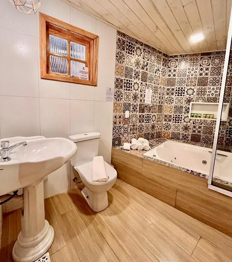 **** Hotel Pousada Bliss House - Opcoes De Suites Com Hidromassagem Campos do Jordão Brasil
